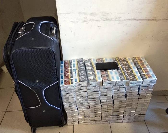 Συνελήφθη 33χρονος αλλοδαπός στη Σάμο. Είχε στην κατοχή του 700 πακέτα με λαθραία τσιγάρα
