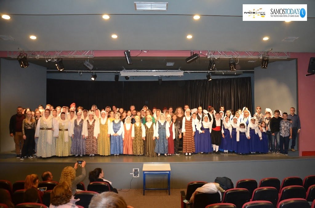 Παράσταση Ελληνικών παραδοσιακών χορών από το 2ο Γυμνάσιο Σάμου στο πλαίσιο του προγράμματος Erasmus+