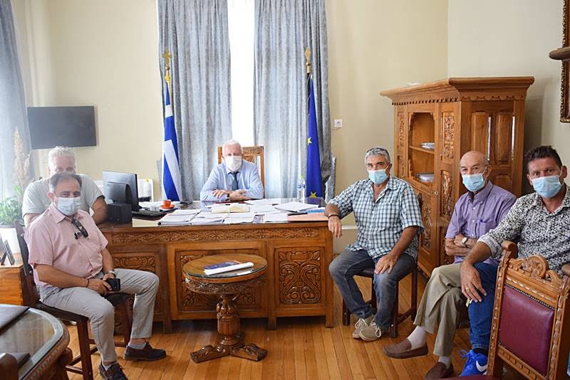Σύσκεψη Περιφερειάρχη Κώστα Μουτζούρη με Δήμαρχο Μυτιλήνης και προέδρους χωριών Μόριας και όμορων κοινοτήτων