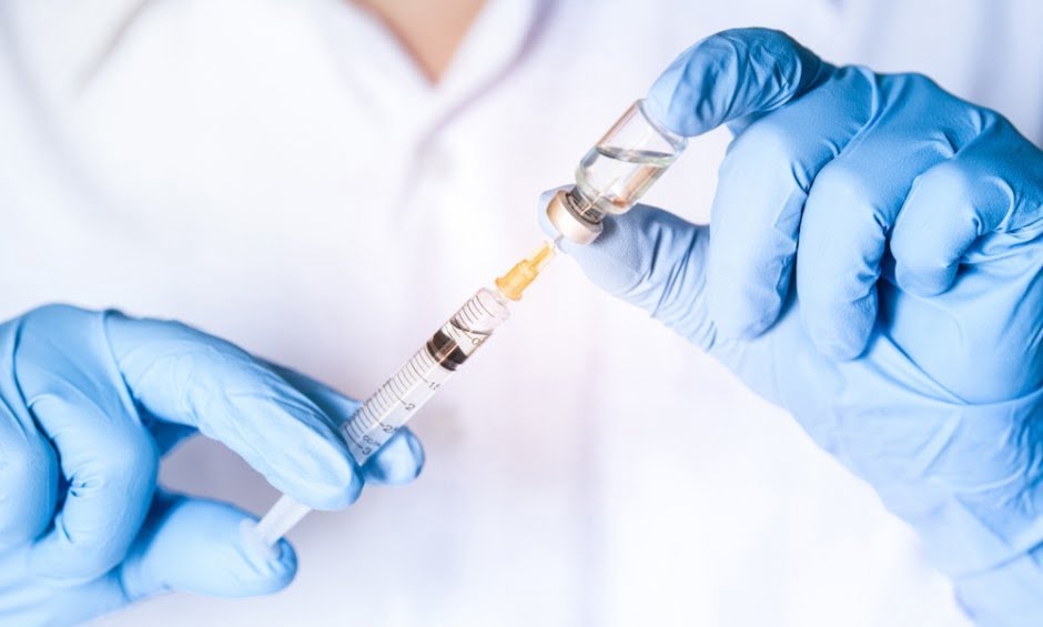 Τον υποχρεωτικό εμβολιασμό πολιτών πέρασε με νόμο η κυβέρνηση στις 11 Μαρτίου 2020