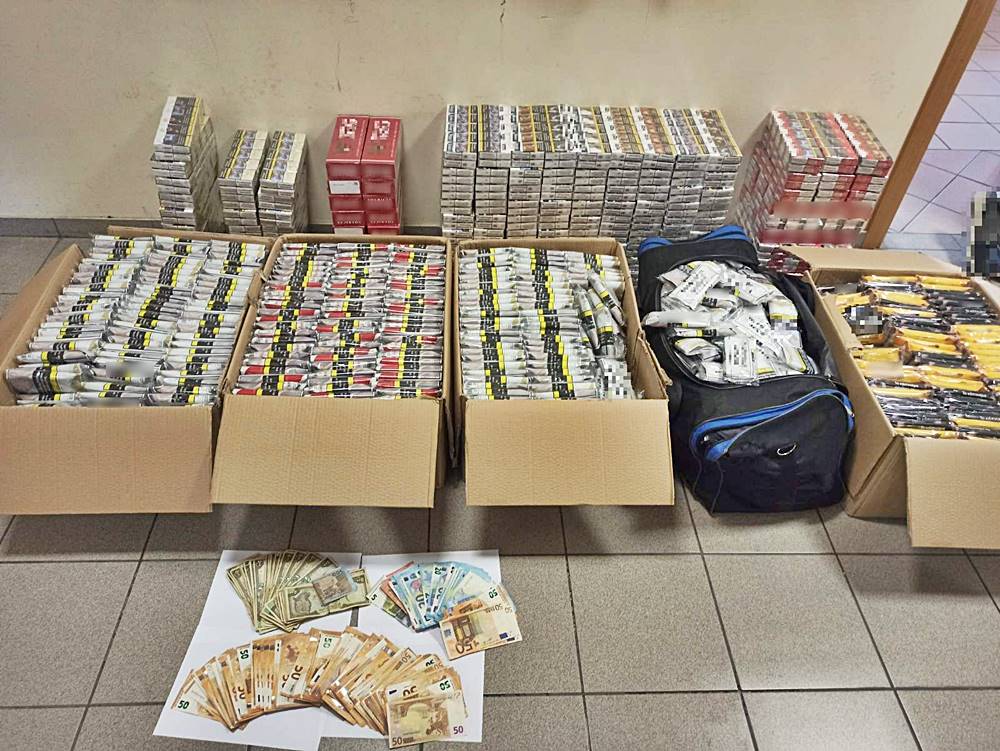 Συνελήφθησαν δύο (2) αλλοδαποί με λαθραία πακέτα τσιγάρα, καπνό και μεγάλο χρηματικό ποσό