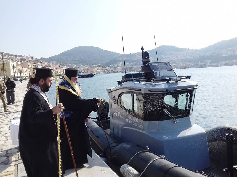 Αγιασμός στο νέο πλωτό περιπολικό σκάφος του Λιμεναρχείου Σάμου από τον Σεβασμιώτατο Μητροπολίτη μας