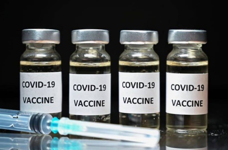 Τι προβληματίζει τους ειδικούς σχετικά με την πρώιμη έγκριση και ευρεία διάθεση εμβολίων