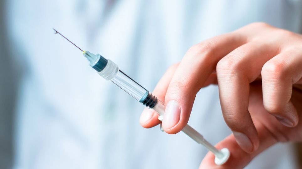 Έρευνα: Θα κάνουν το εμβόλιο λένε δύο στους τρεις Έλληνες