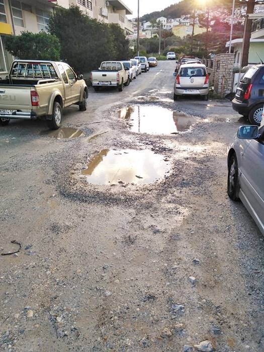 Βαγγέλης Τσεσμελής: «Η κατάσταση του οδοστρώματος σε ορισμένα σημεία της πόλης είναι τριτοκοσμική»