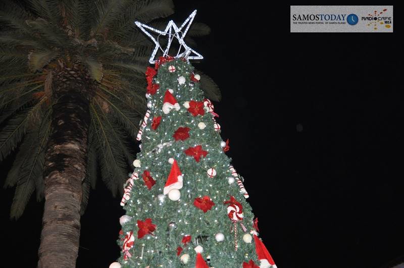 Άναψε το Χριστουγεννιάτικο δένδρο στην πλατεία Πυθαγόρα της Σάμου