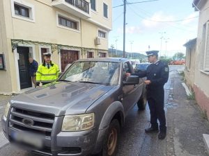 Διανομή ενημερωτικών φυλλαδίων οδικής ασφάλειας από προσωπικό της Διεύθυνσης Αστυνομίας Σάμου